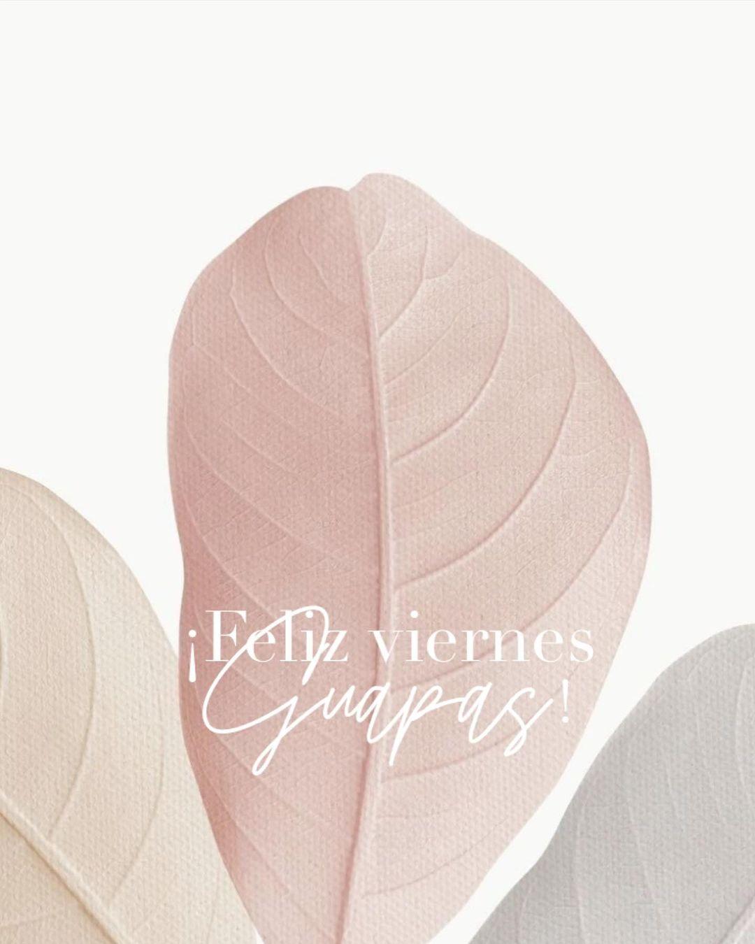 ¡Feliz viernes guapas!🤍 ¿Ya has reservad…